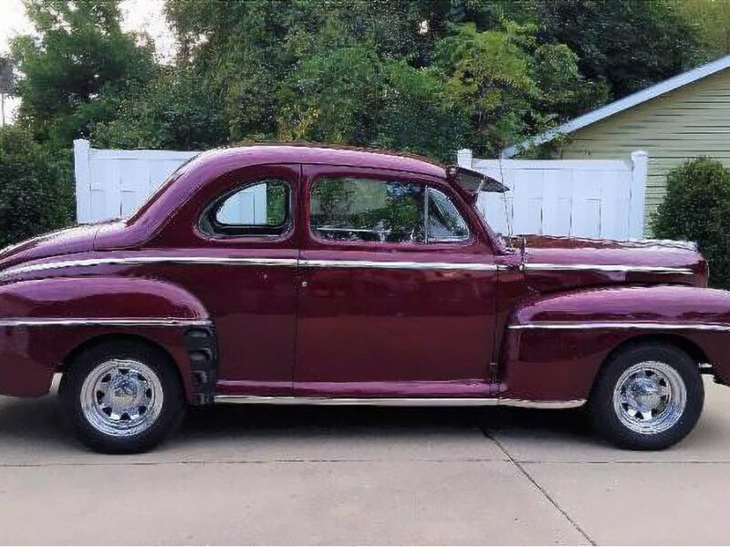 1,947 Ford Super Deluxe
